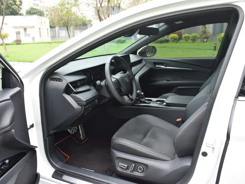 Toyota Camry 2025 — фото 11