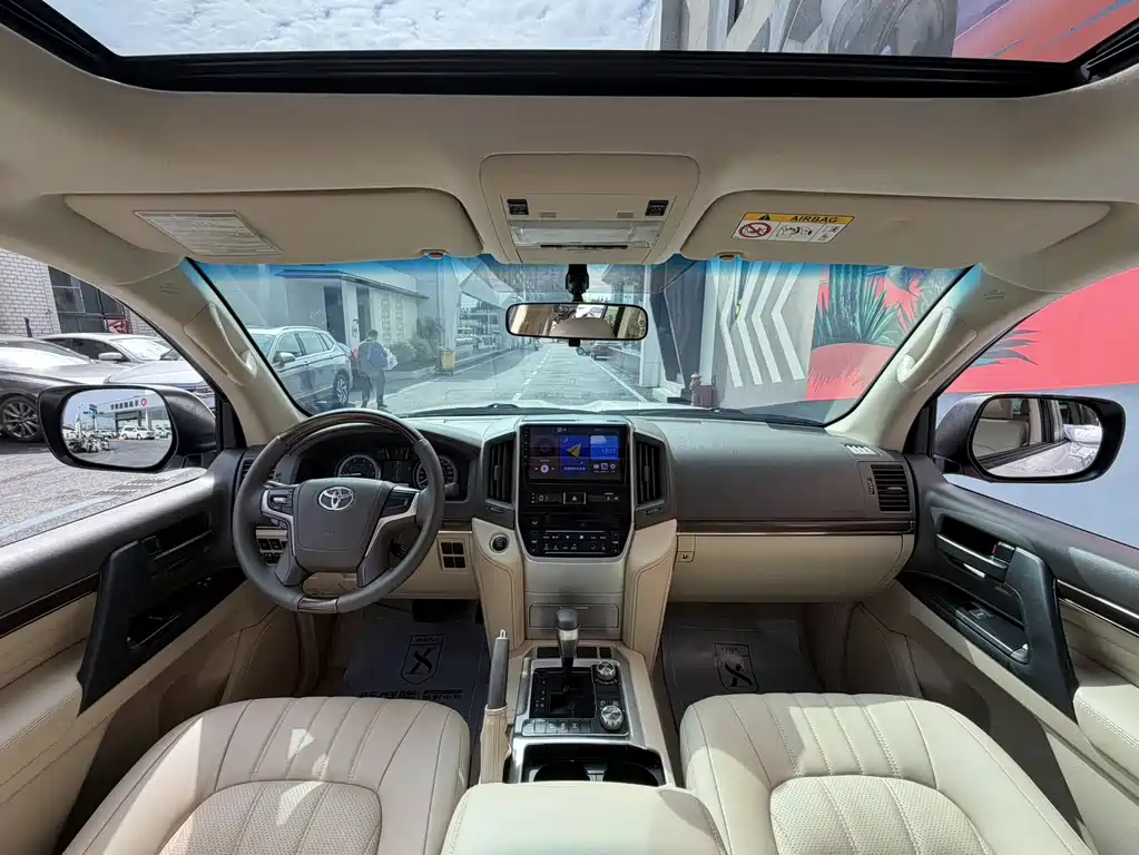 Toyota Land Cruiser 2020 — фото 10
