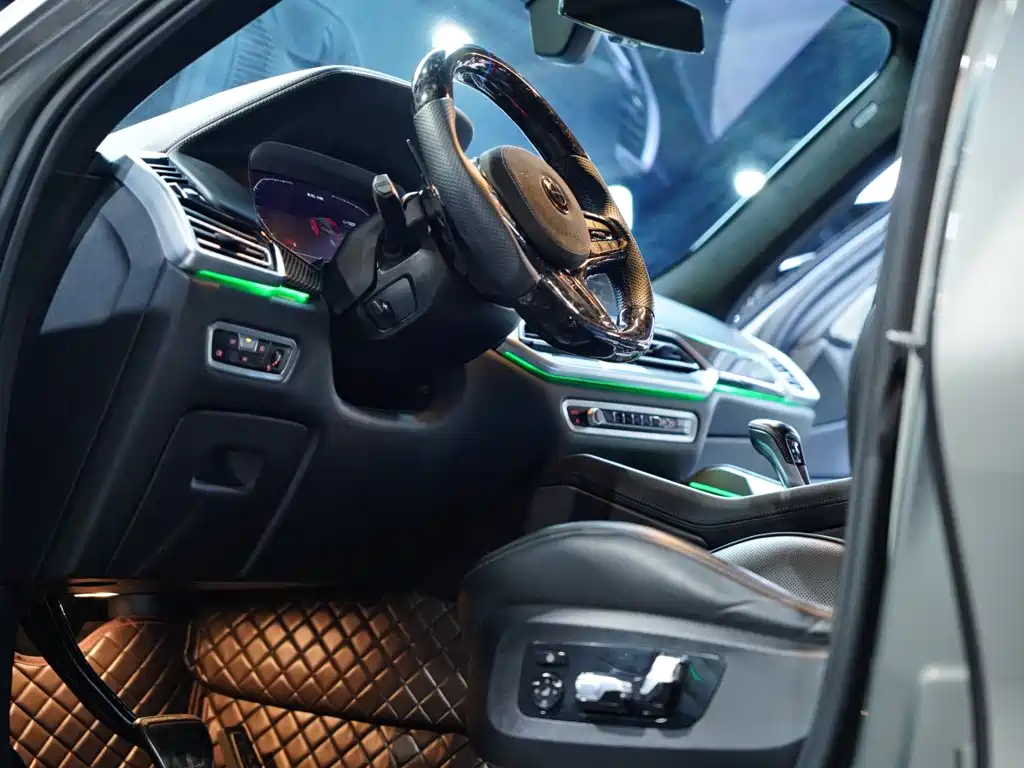 BMW X6 M 2022 — фото 19