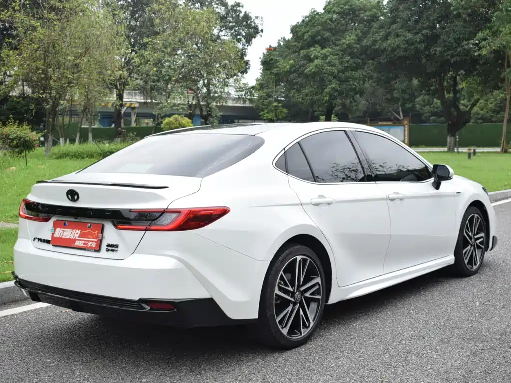 Toyota Camry 2025 — фото 6