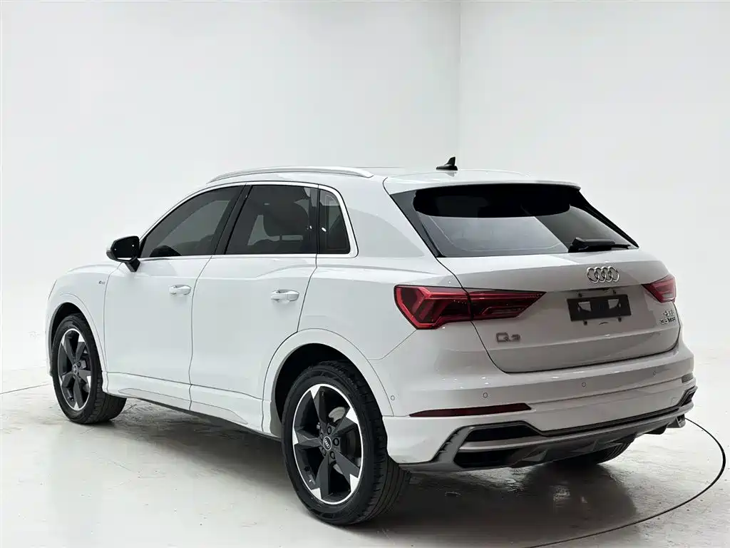 Audi Q3 2022 — фото 4