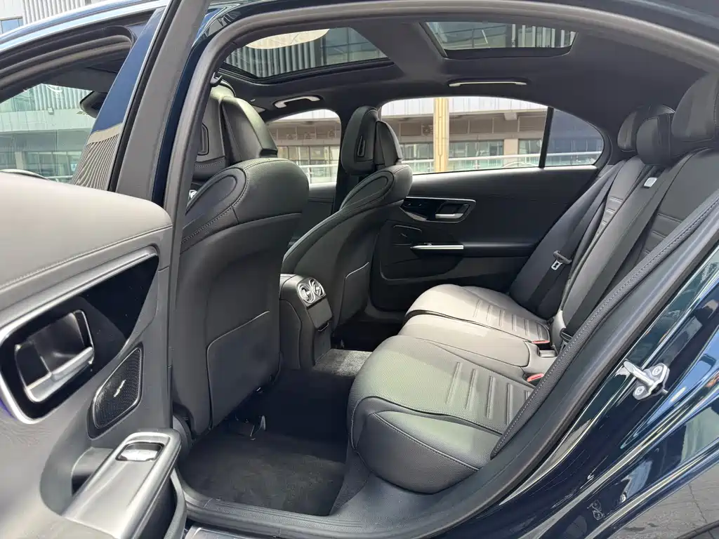 Mercedes-Benz C-Class 2023 — фото 20