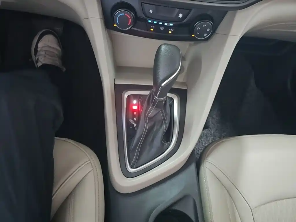 Buick Excelle 2016 — фото 14