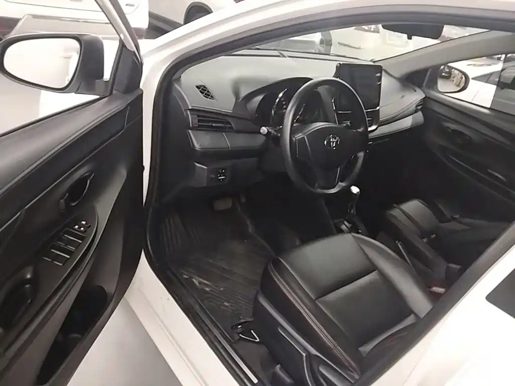 Toyota Yaris L 2021 — фото 16