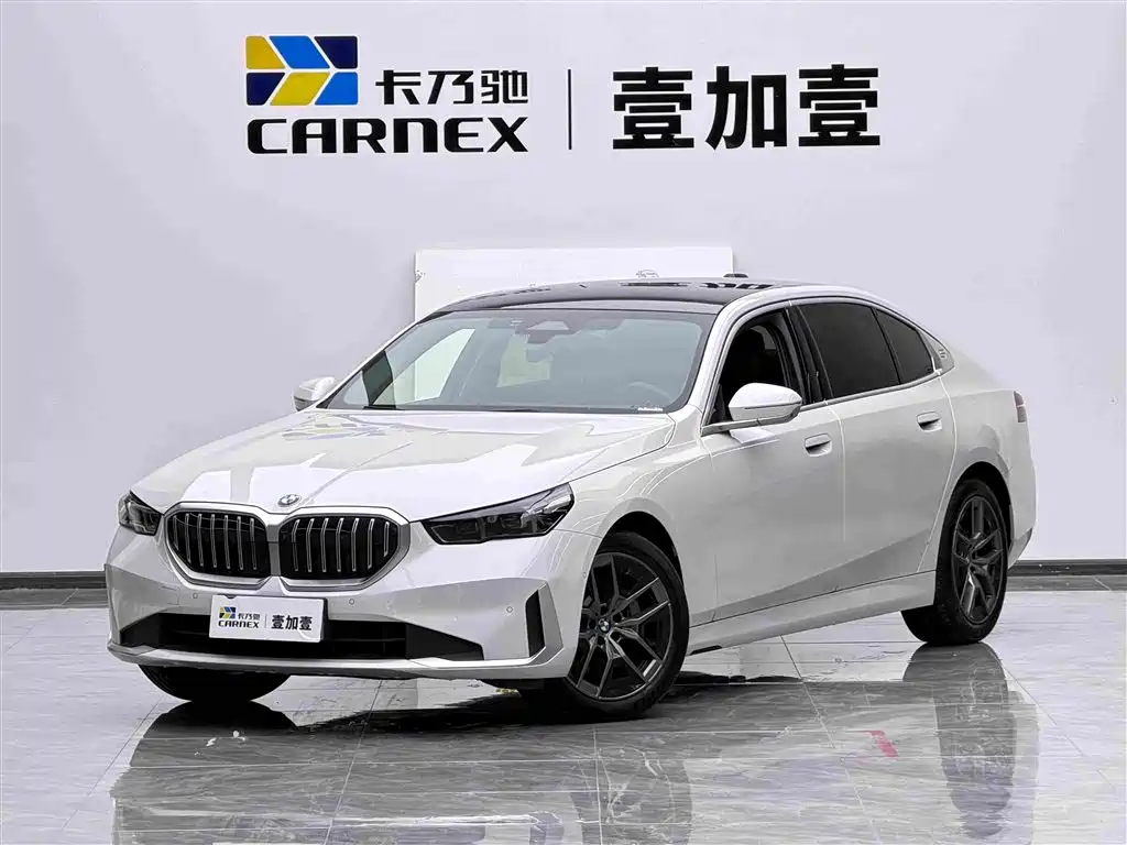 BMW 5 Series 2025 — фото 1