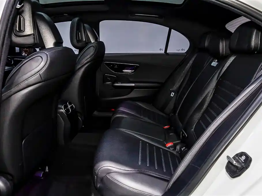 Mercedes-Benz C-Class 2023 — фото 9