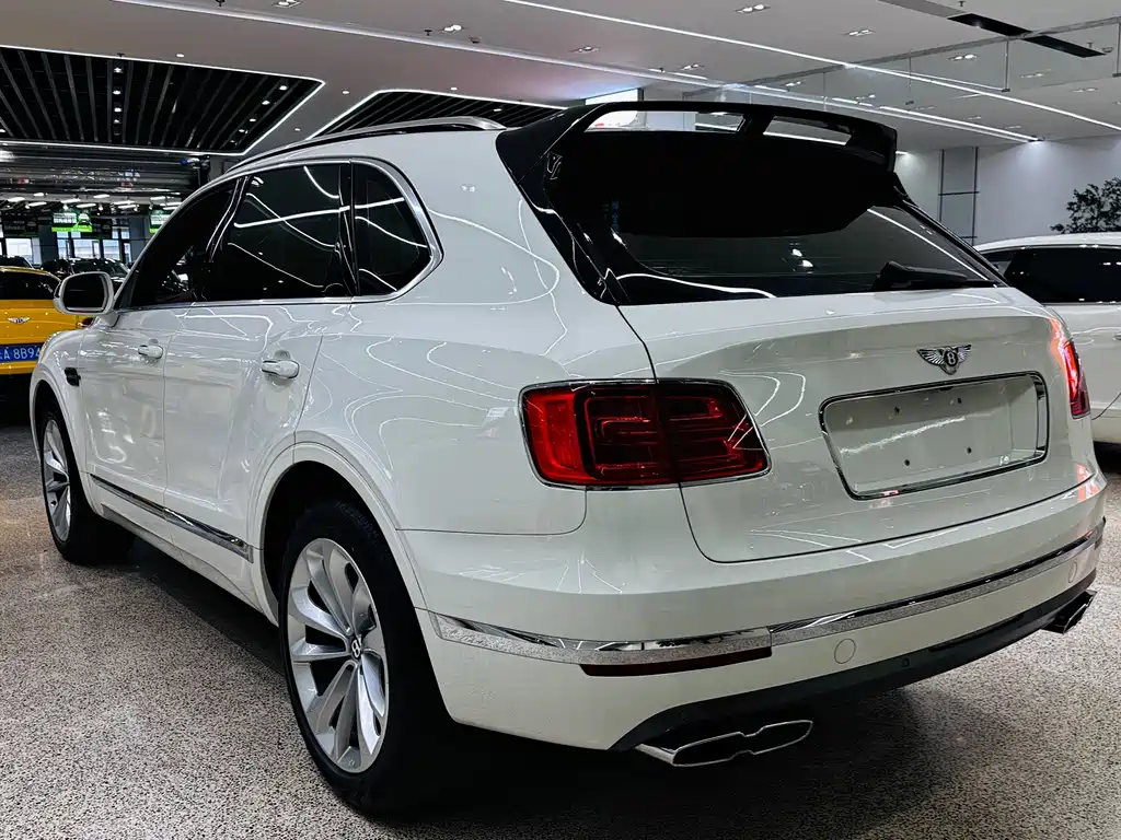 Bentley Bentayga 2020 — фото 13