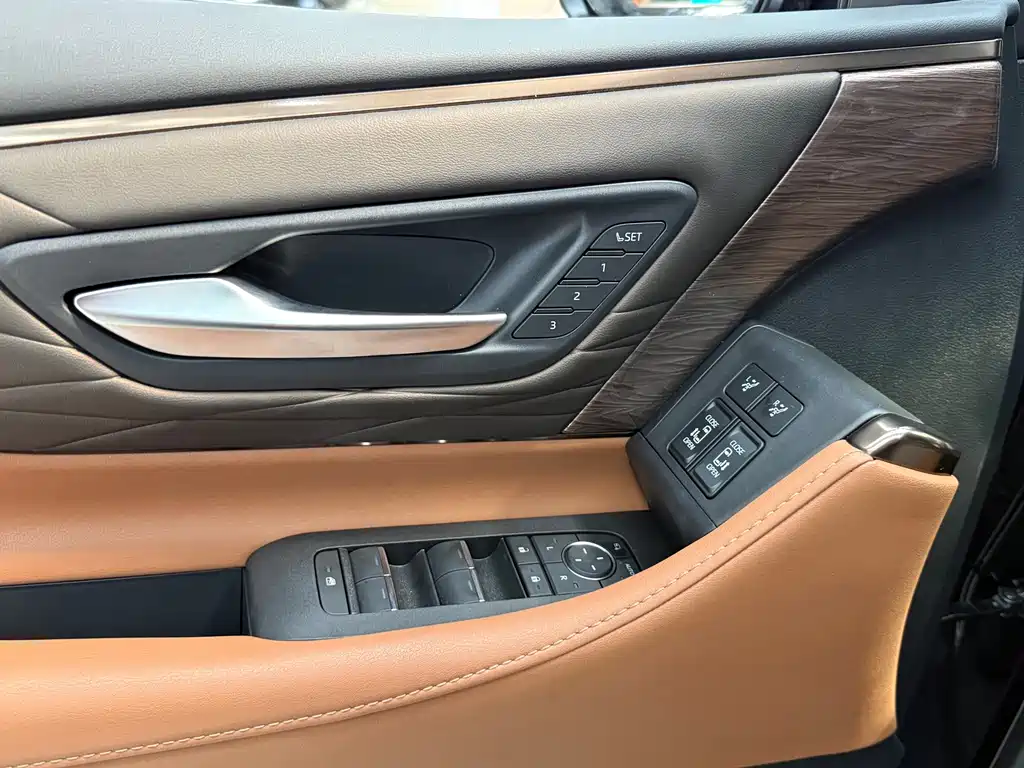 Toyota Alphard — фото 15