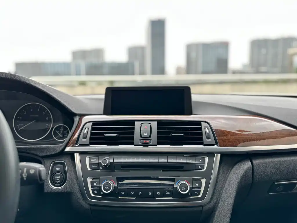 BMW 3 Series 2015 — фото 20