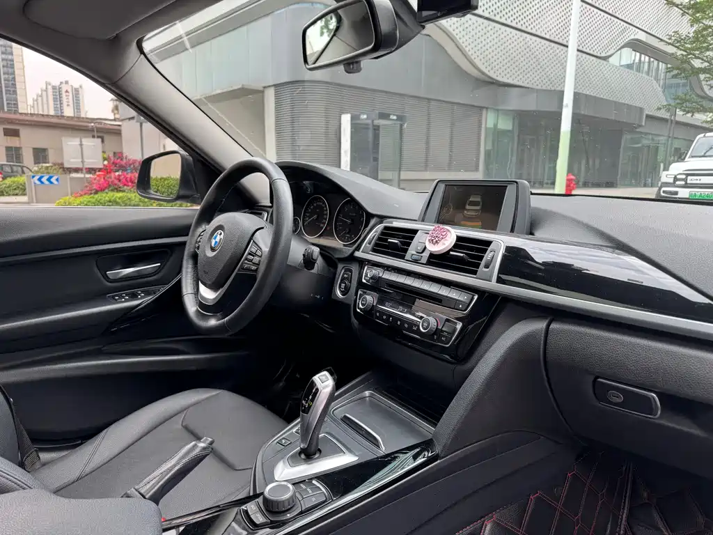 BMW 3 Series 2016 — фото 12