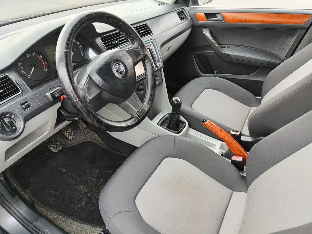 Skoda Rapid 2014 — фото 4