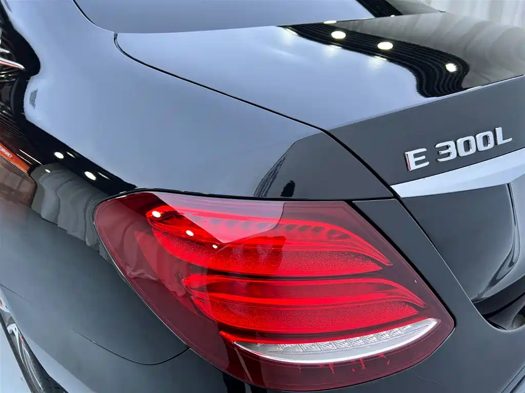 Mercedes-Benz E-Class 2017 — фото 27