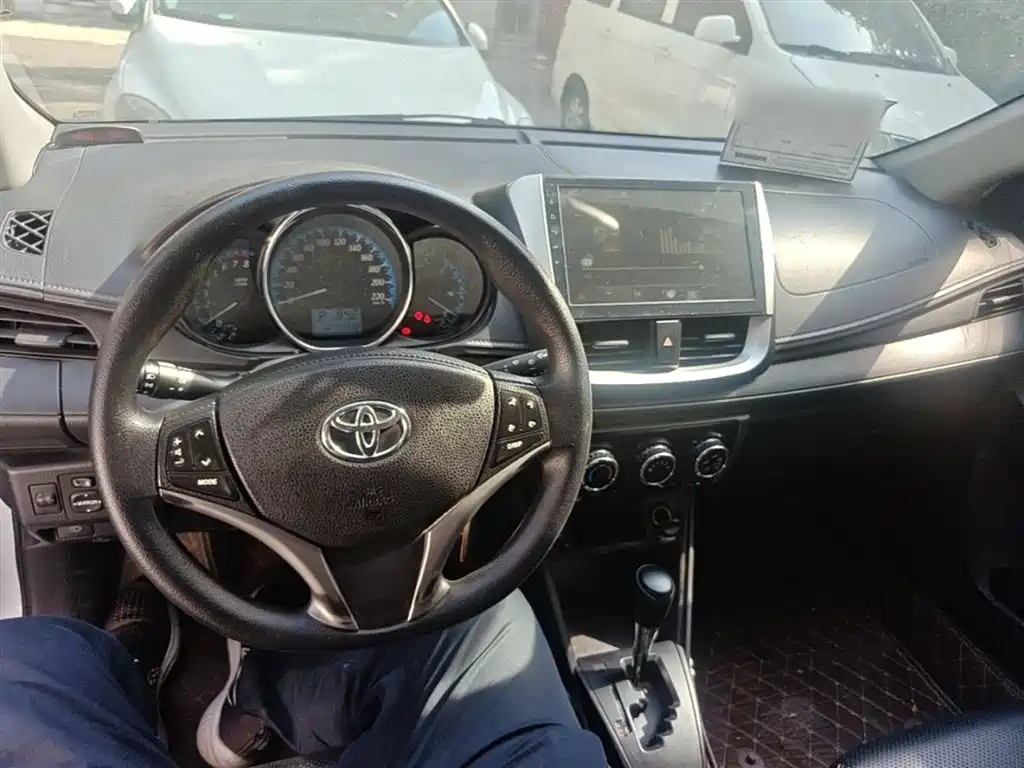 Toyota Yaris L 2019 — фото 10