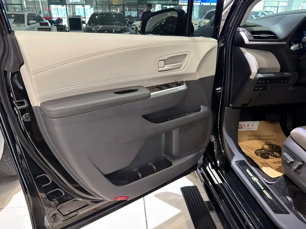 Toyota Sienna 2025 — фото 13