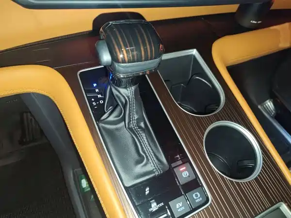 Toyota Granvia 2023
