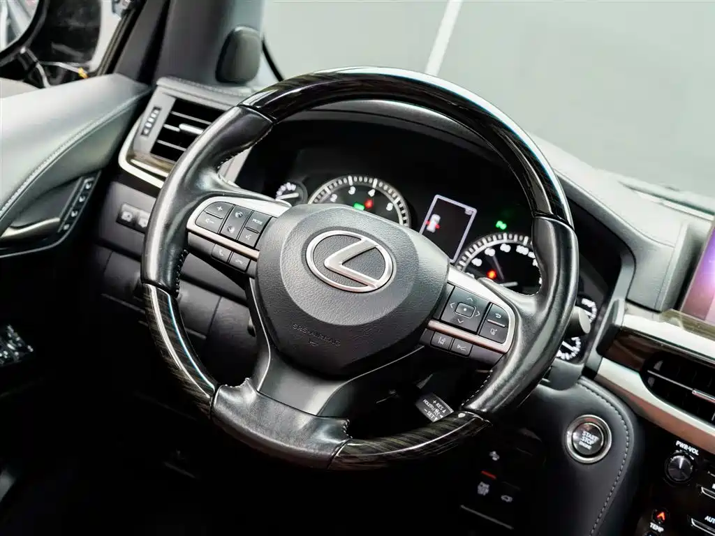 Lexus LX 2020 — фото 15