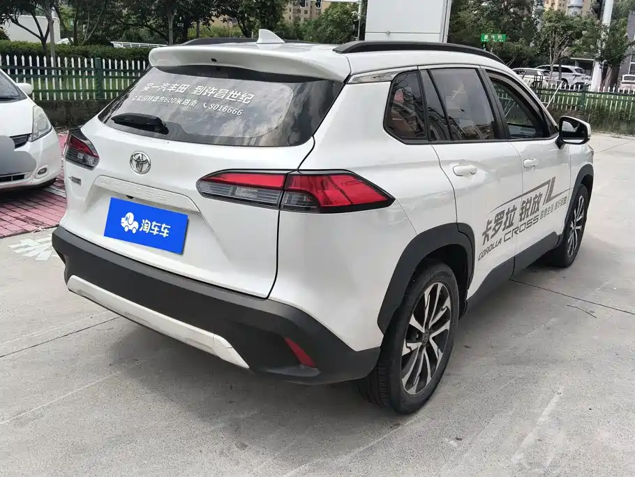 Toyota Corolla Cross 2023 — фото 3