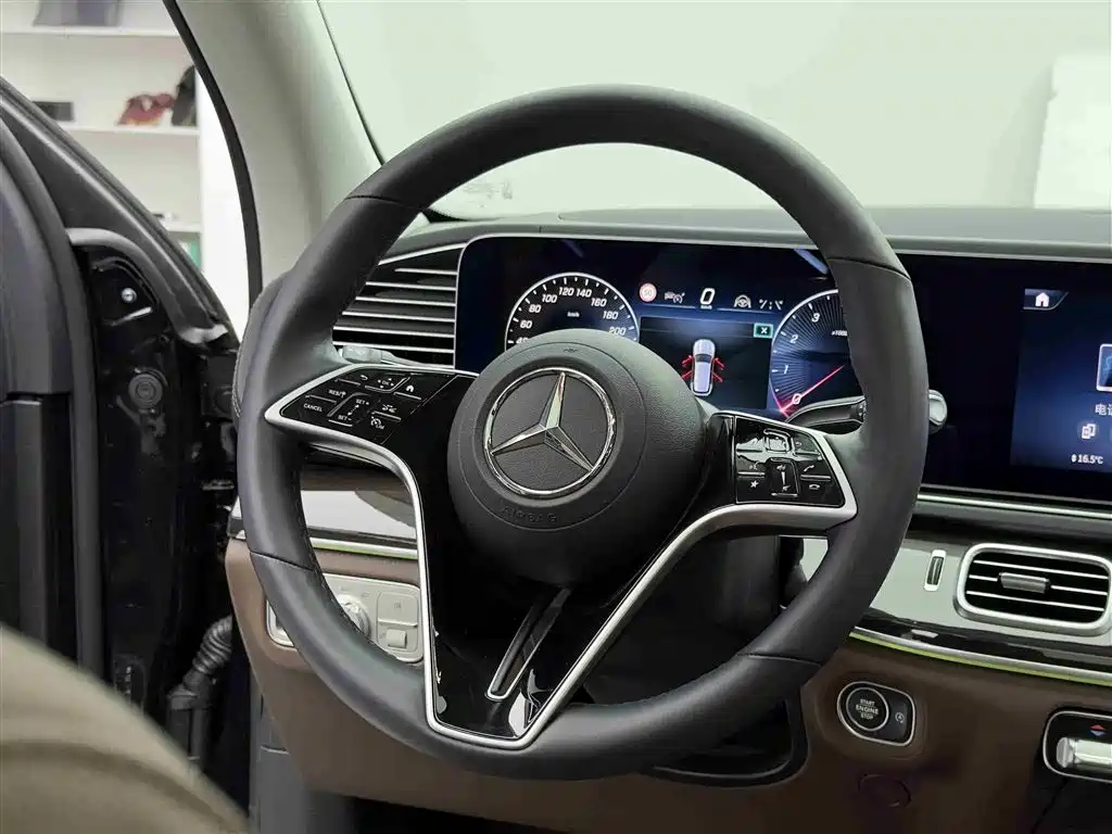 Mercedes-Benz GLE 2026 — фото 12