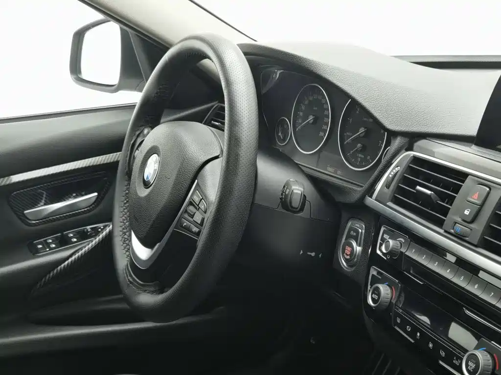 BMW 3 Series 2016 — фото 22
