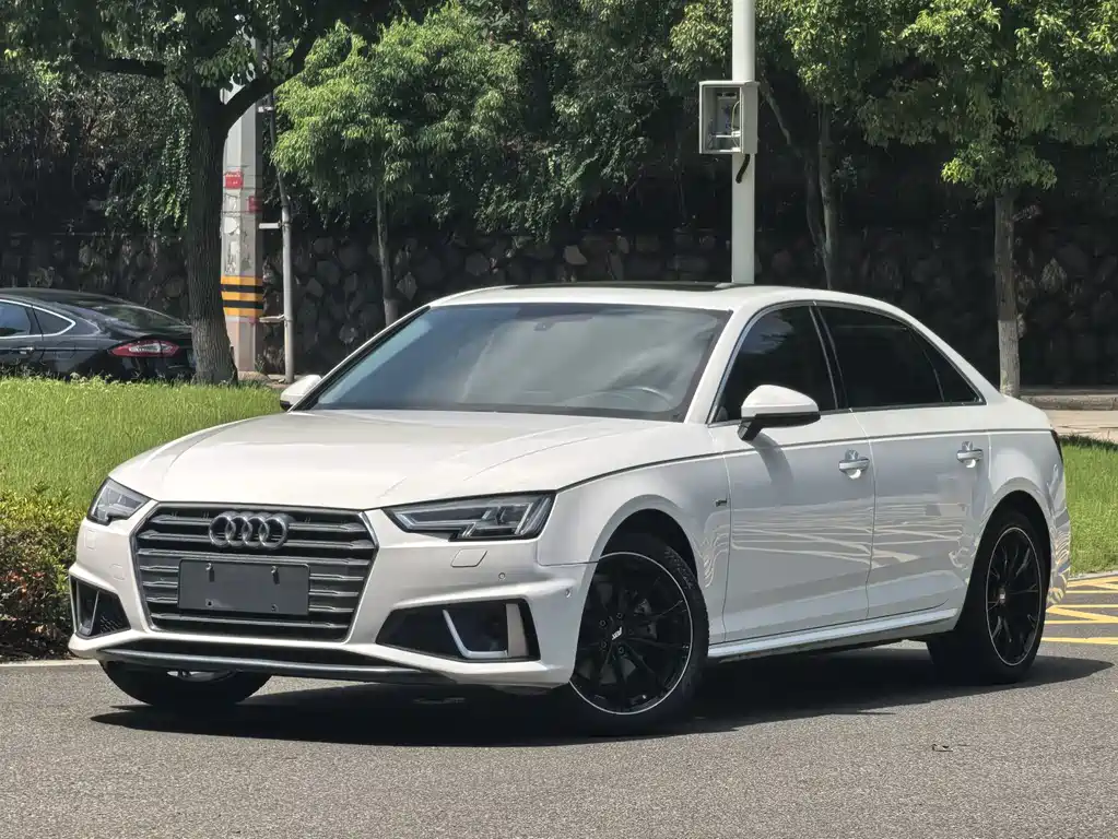 Audi A4L 2020 — фото 1