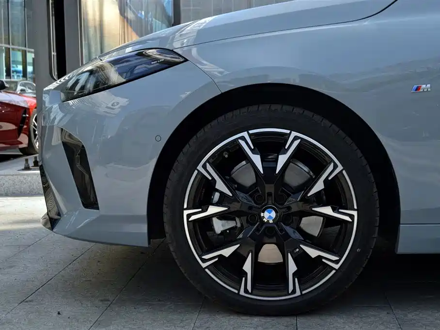 BMW 2 Series 2025 — фото 13