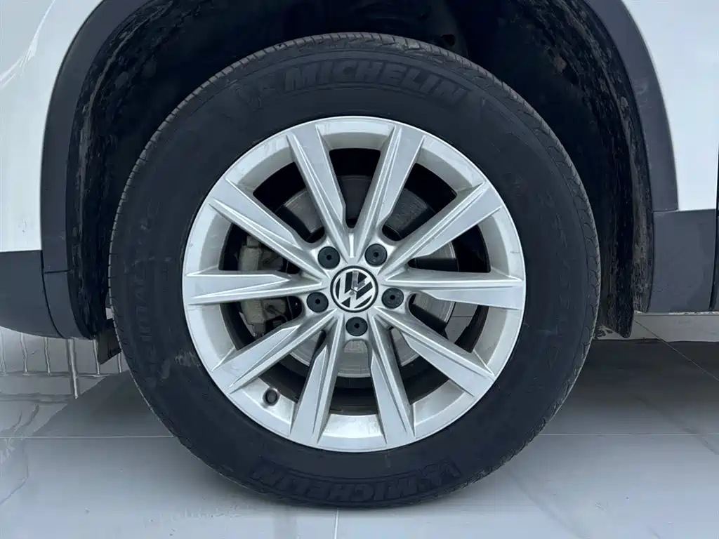 Volkswagen Tiguan 2017 — фото 11