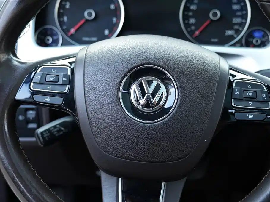 Volkswagen Touareg 2015 — фото 16