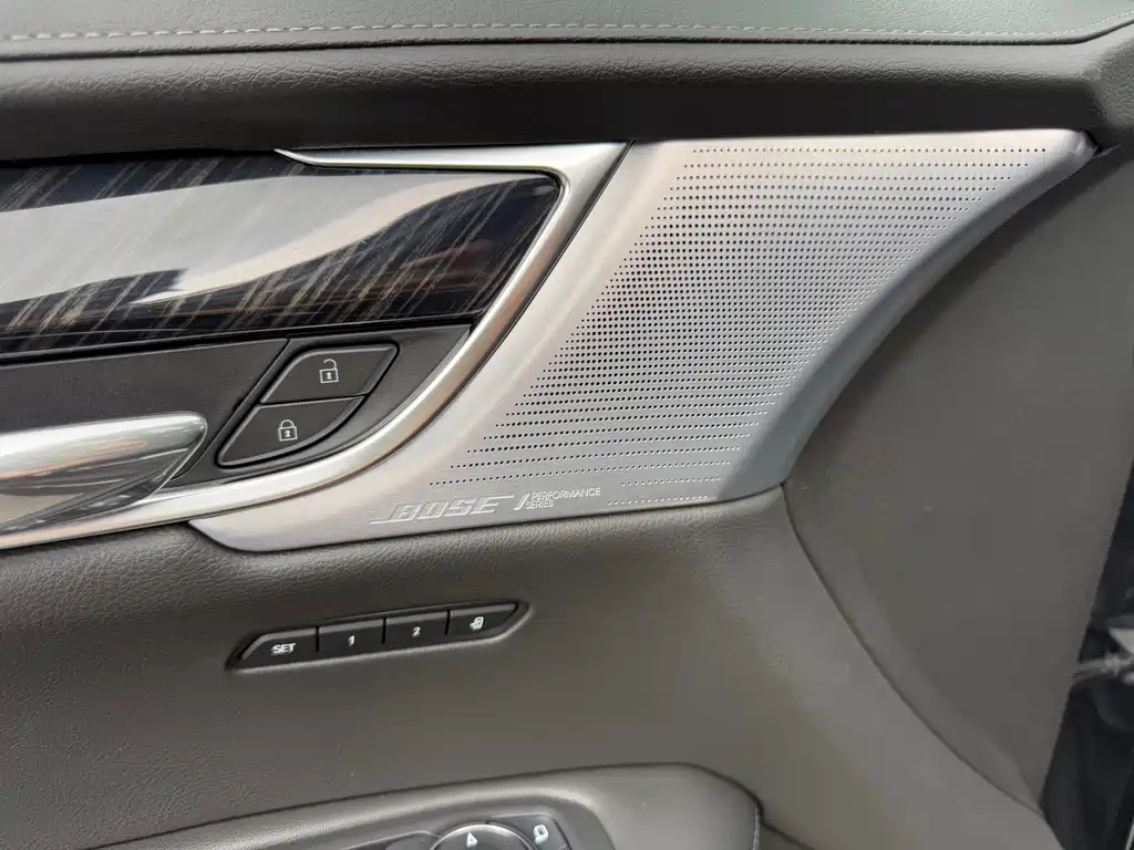 Cadillac XT6 2022 — фото 13