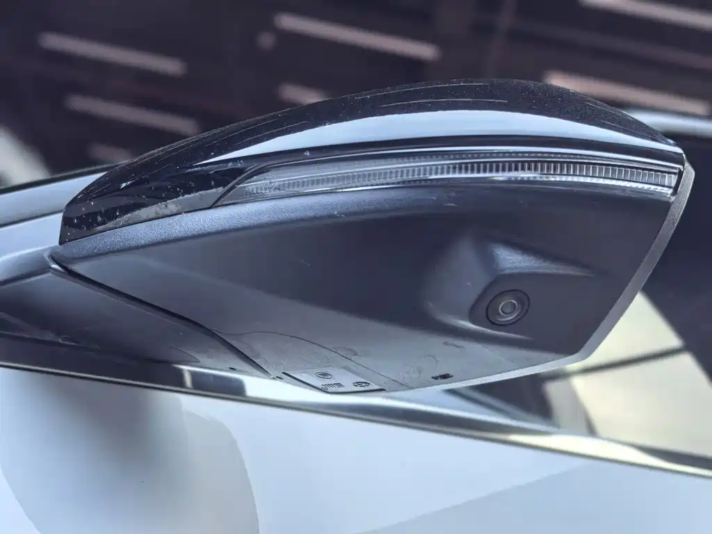 Hyundai Elantra 2023 — фото 11