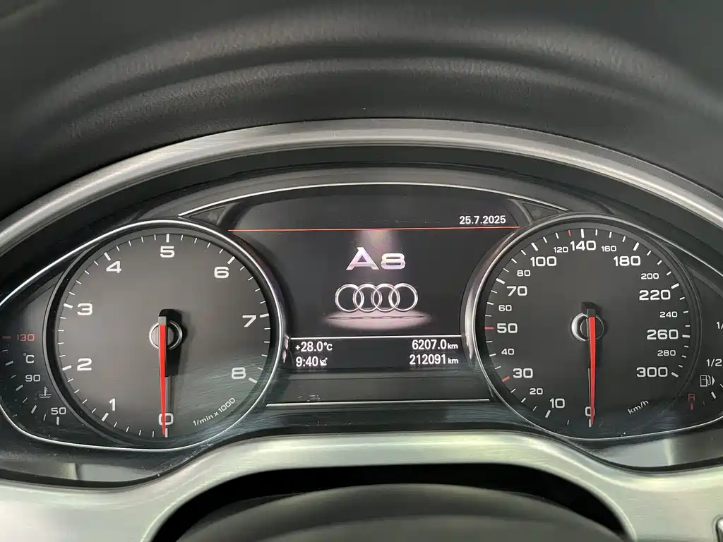 Audi A8 2013 — фото 8