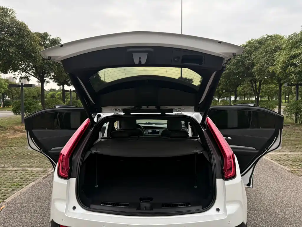 Cadillac XT4 2020 — фото 12
