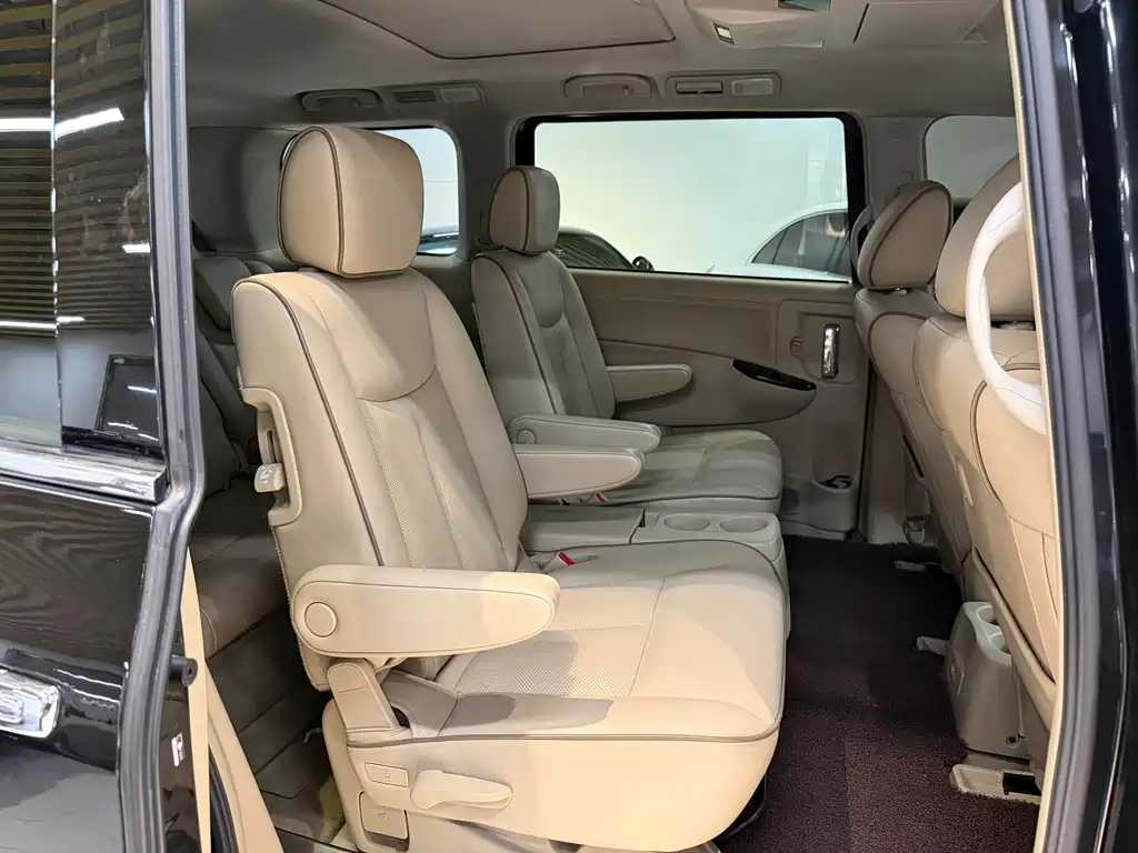 Nissan Quest 2016 — фото 29