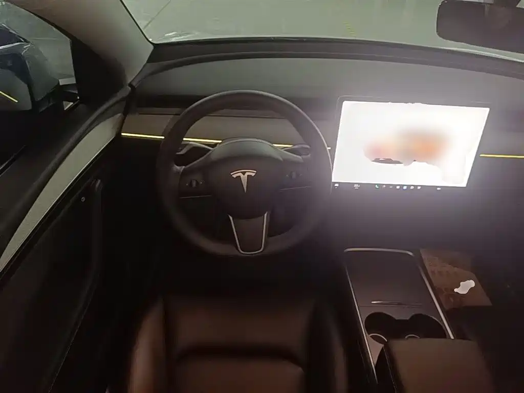 Tesla Model Y 2024 — фото 11