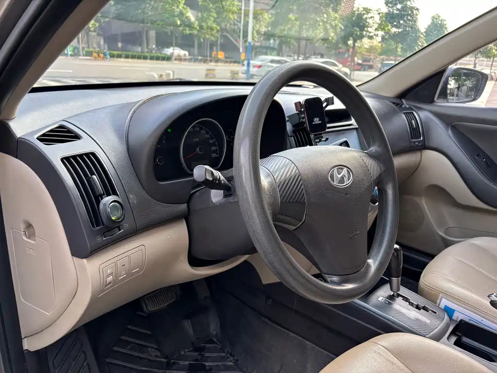 Hyundai Elantra 2015 — фото 10