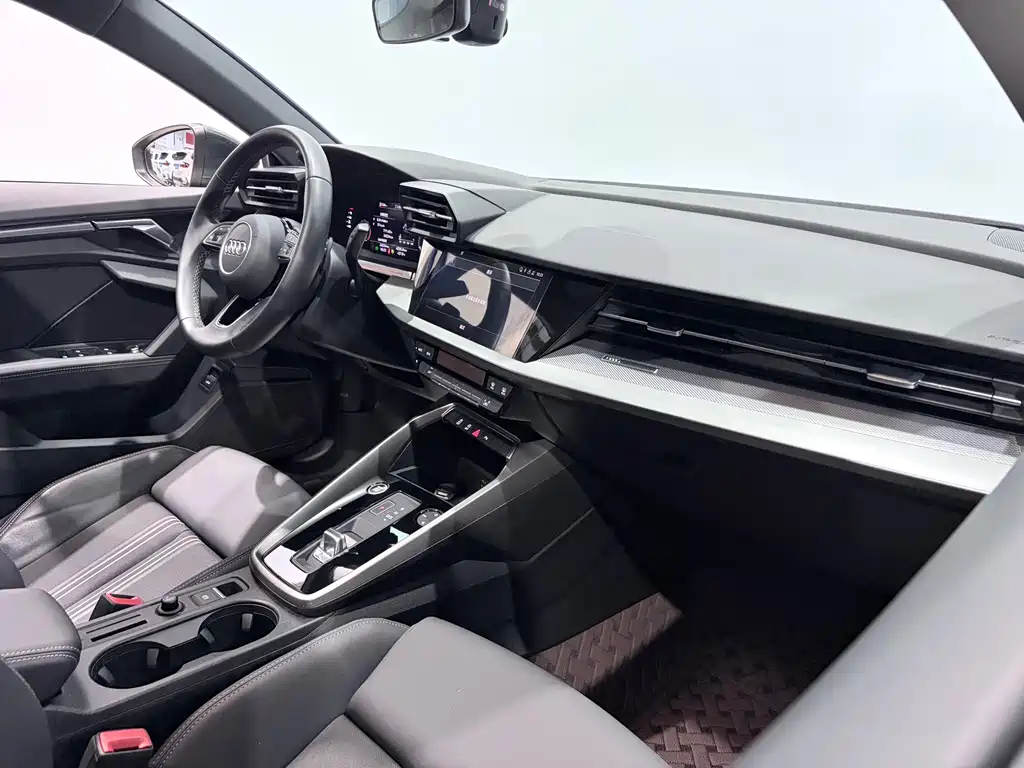 Audi A3 2023 — фото 18