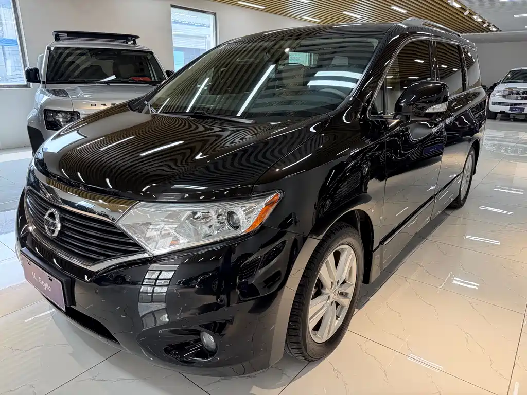 Nissan Quest 2016 — фото 2