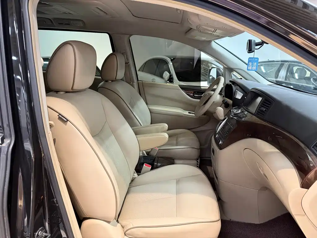 Nissan Quest 2016 — фото 20