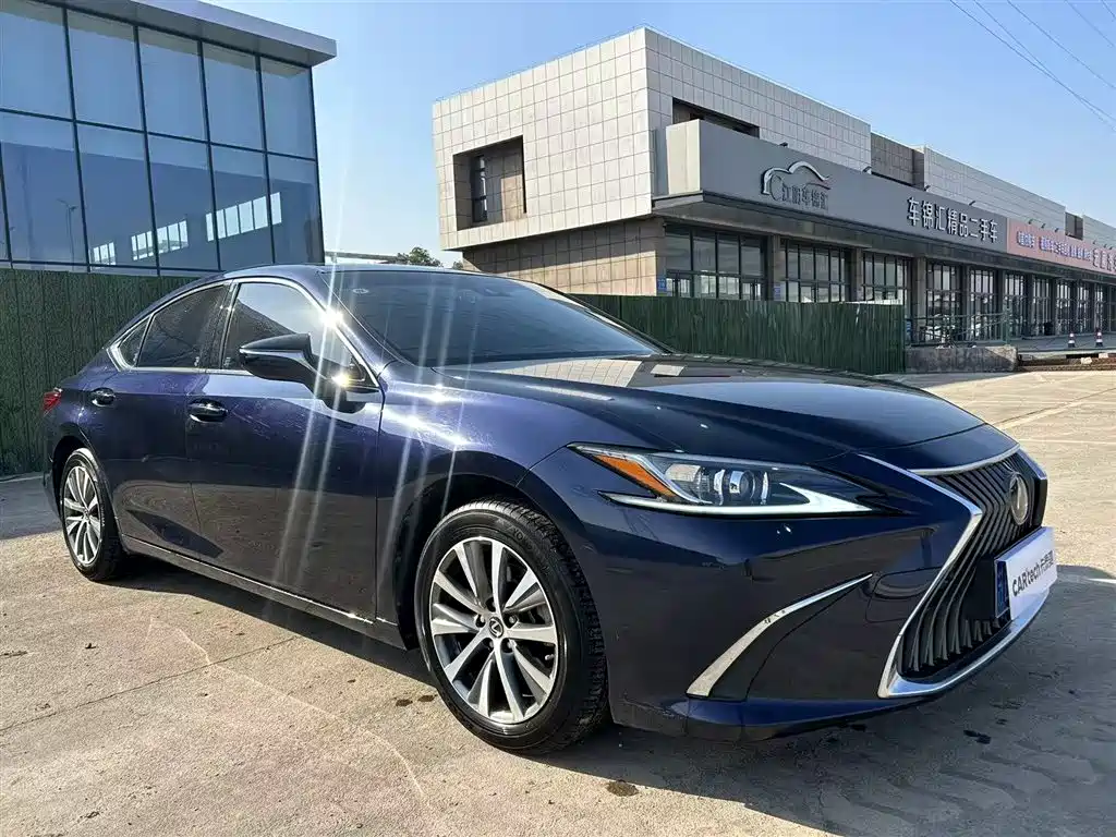 Lexus ES 2020 — фото 3