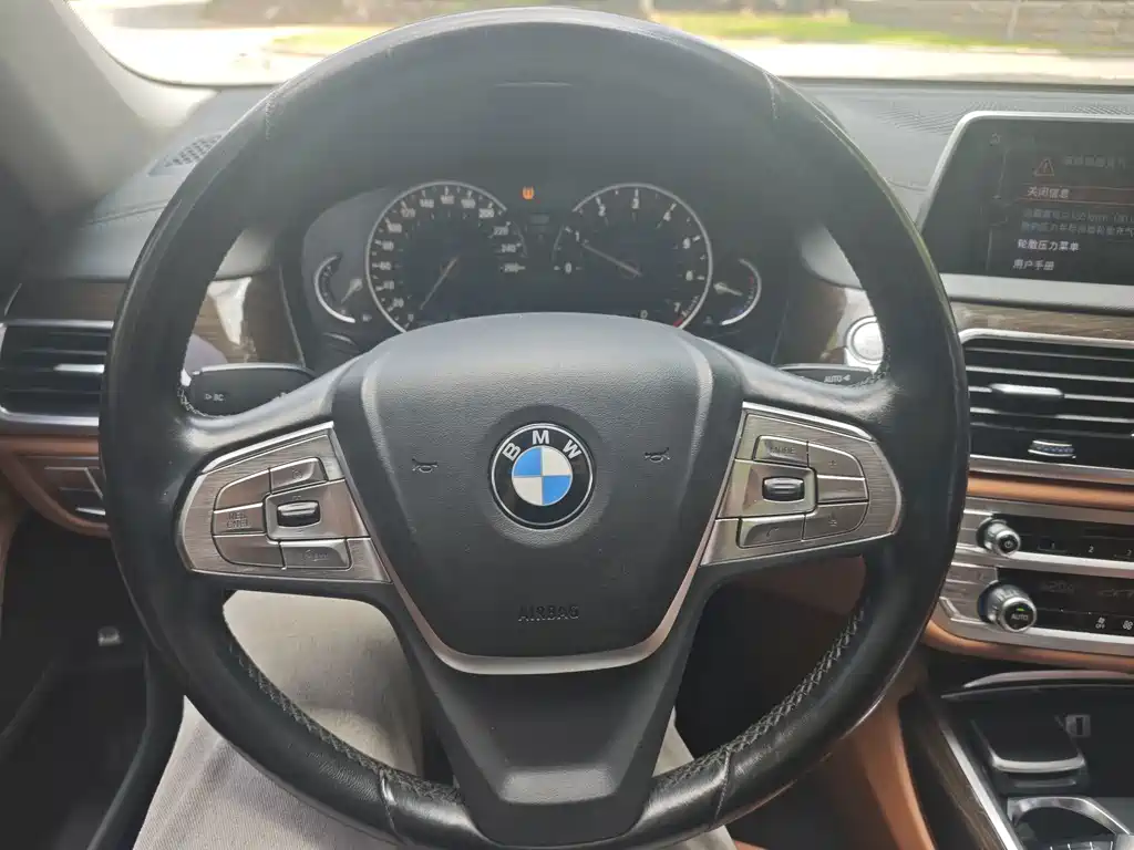 BMW 7 Series 2018 — фото 16