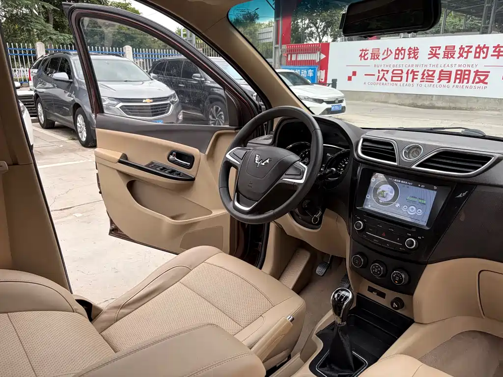 Wuling Hongguang 2017 — фото 10