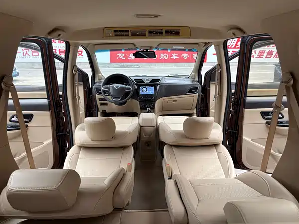 Wuling Hongguang 2017
