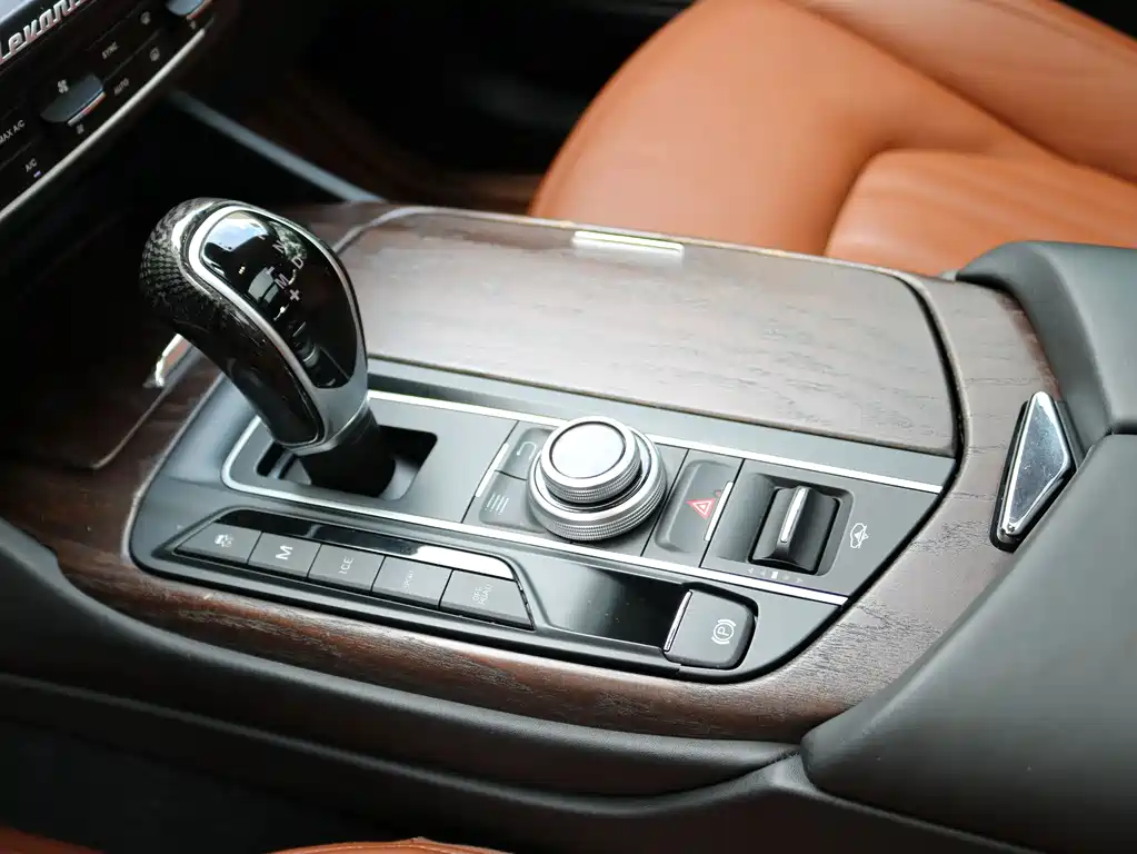 Maserati Levante 2017 — фото 12