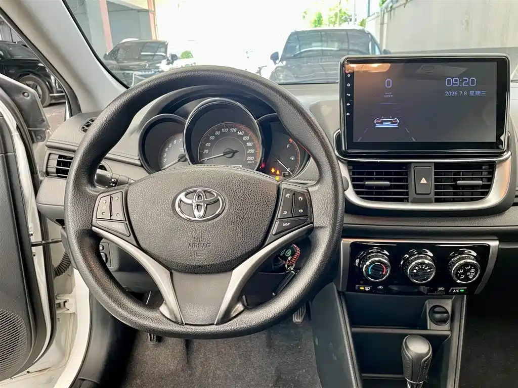Toyota Yaris L 2021 — фото 13