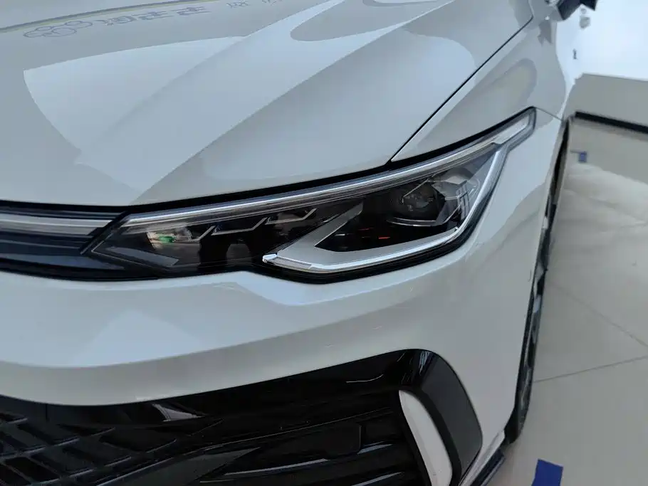 Volkswagen Golf 2025