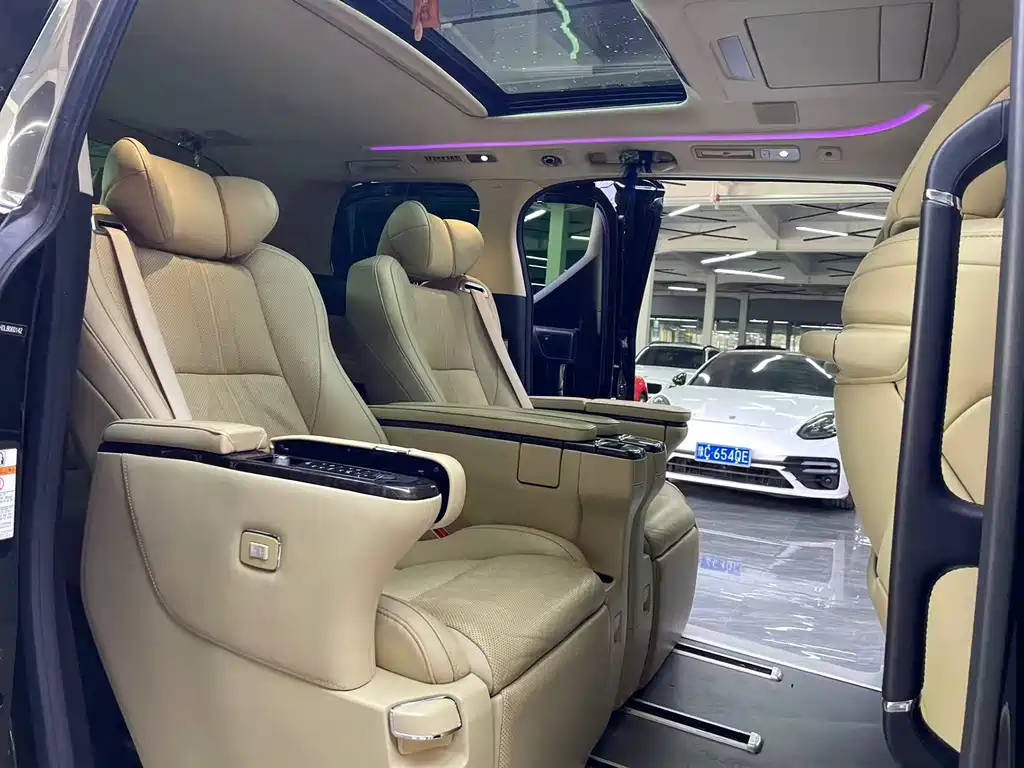 Toyota Alphard 2020 — фото 13