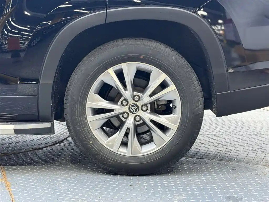 Toyota Highlander 2017 — фото 9