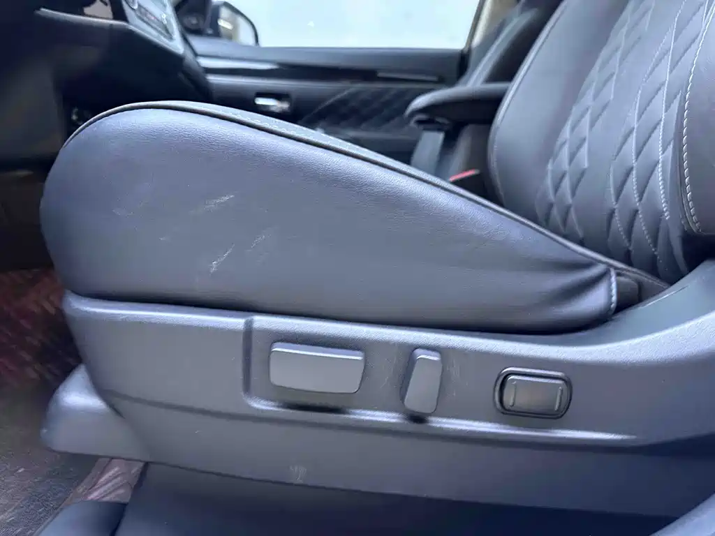 Mitsubishi Outlander 2023 — фото 16
