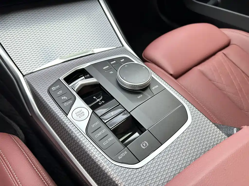 BMW 3 Series 2025 — фото 16