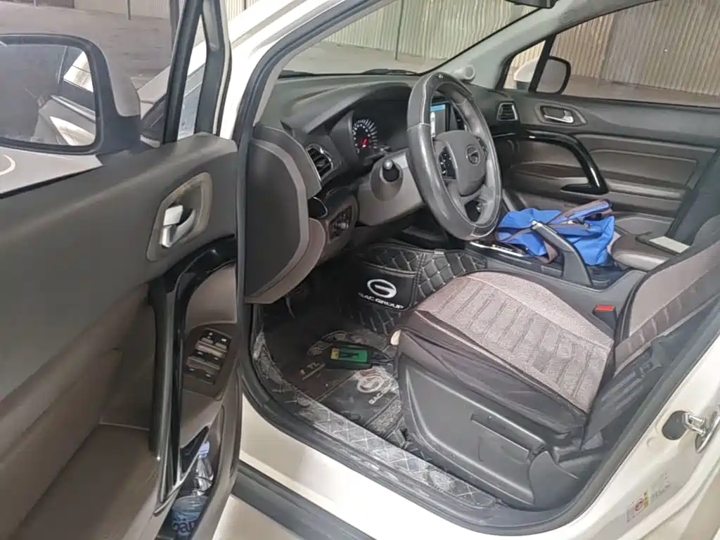 GAC Trumpchi GS4 2015 — фото 21