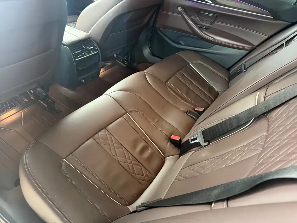 BMW 5 Series 2018 — фото 8